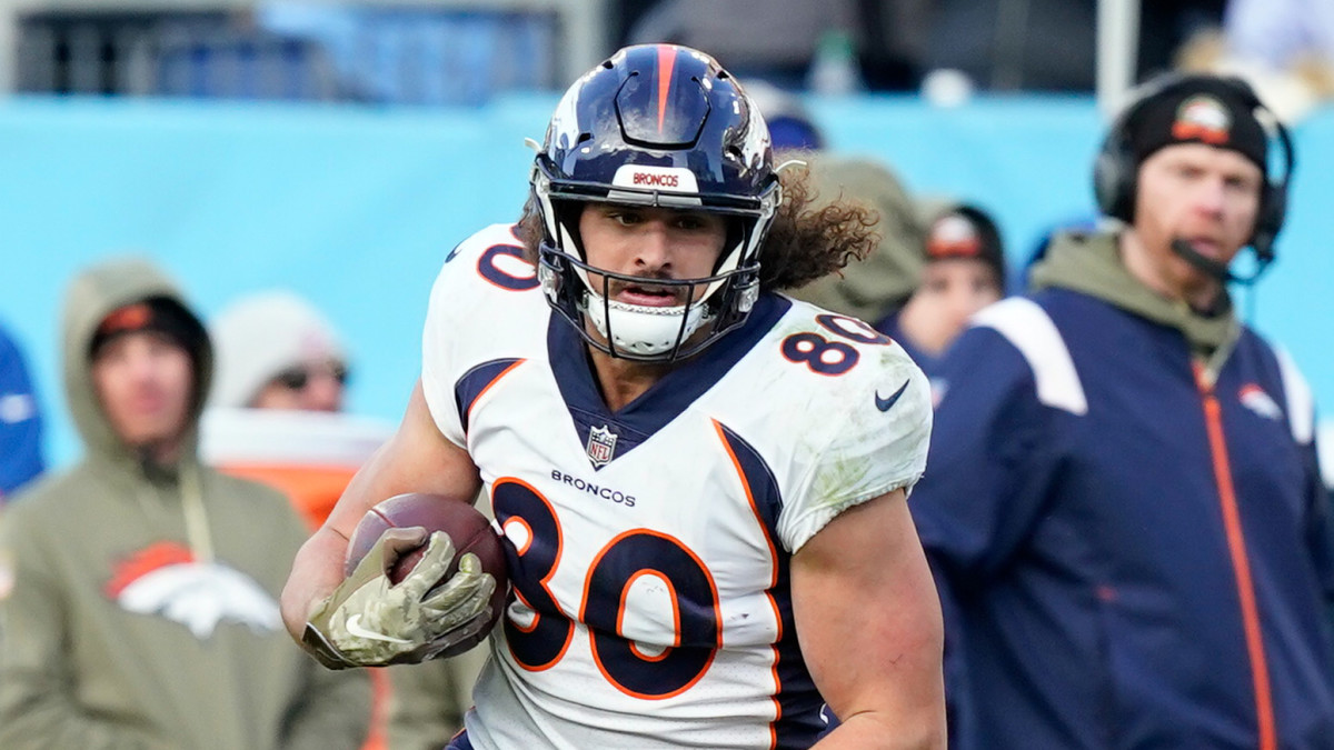 Denver Broncos Greg Dulcich 2022 vs Titans